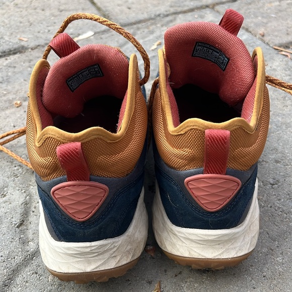 TEVA Arrowood Venture Mid Sneaker Boots - cross listed in both MEN + WOMEN - Picture 3 of 7